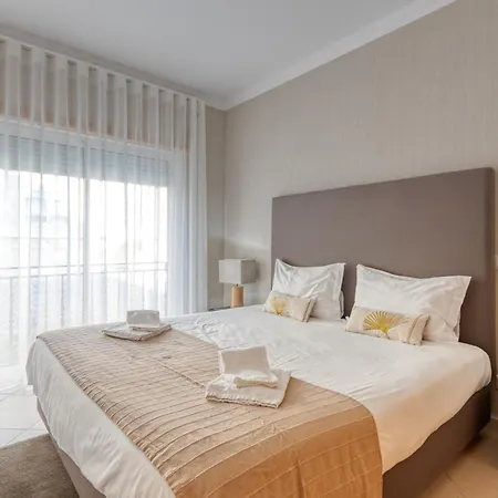 D'el Rey - A4 - Golf & Apartmán